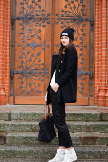 Baggyhose in Lederoptik