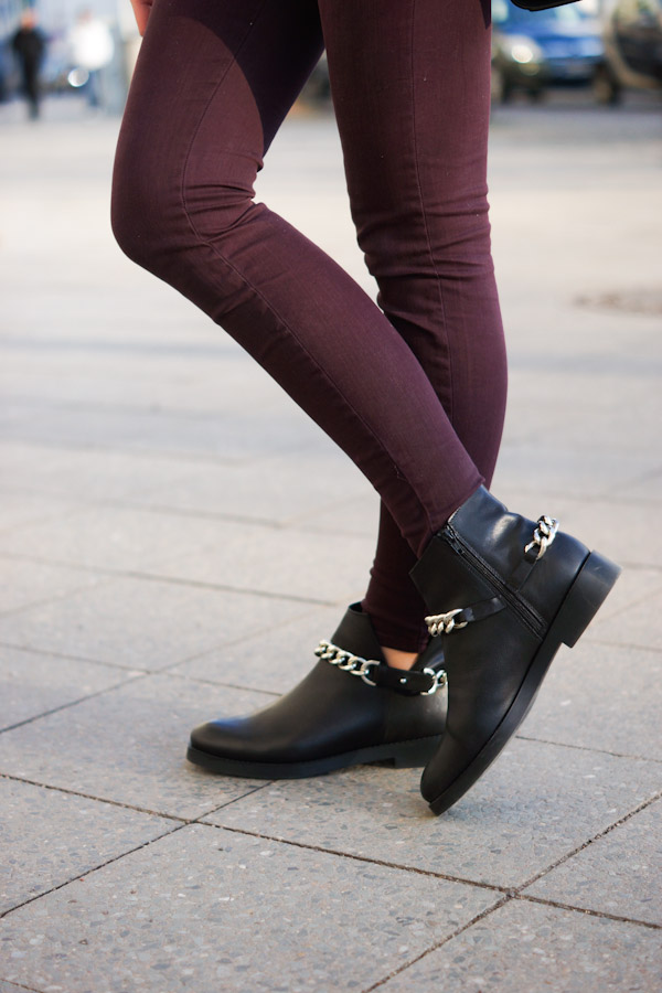 Zara Boots mit Kette