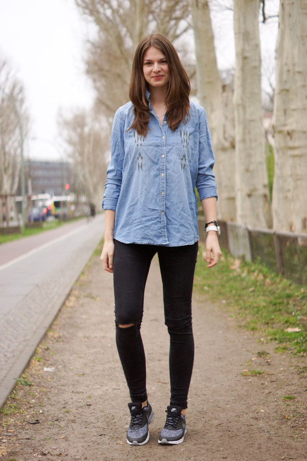 red white nike air max thea outfit