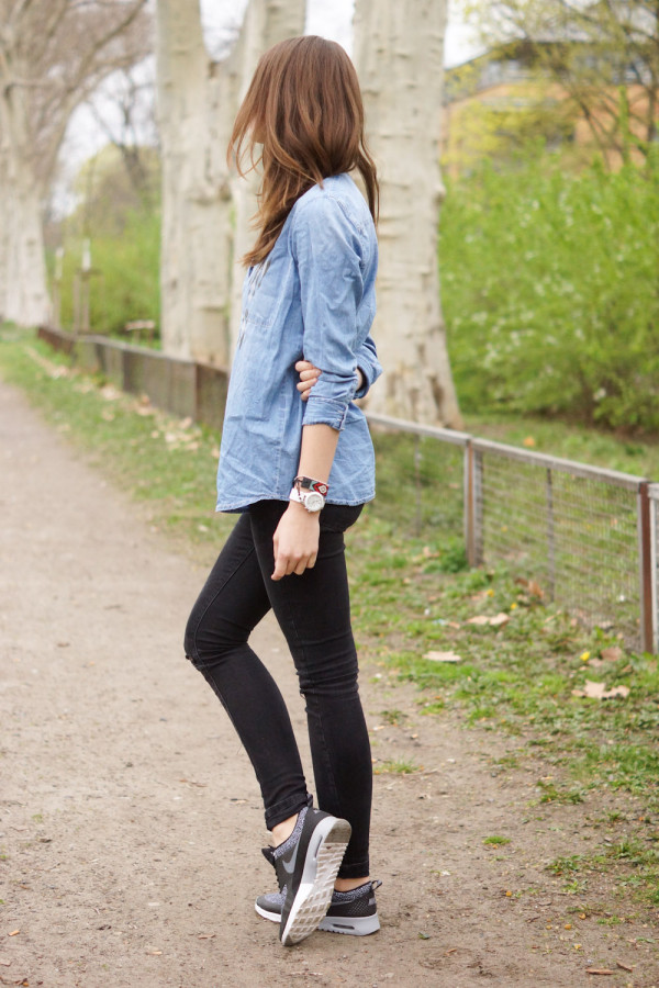 royal blue nike air max thea outfit