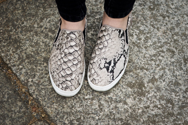 H&M Slip-Ons mit Schlangenmuster