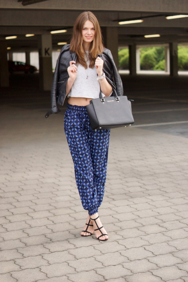 Wide leg trousers