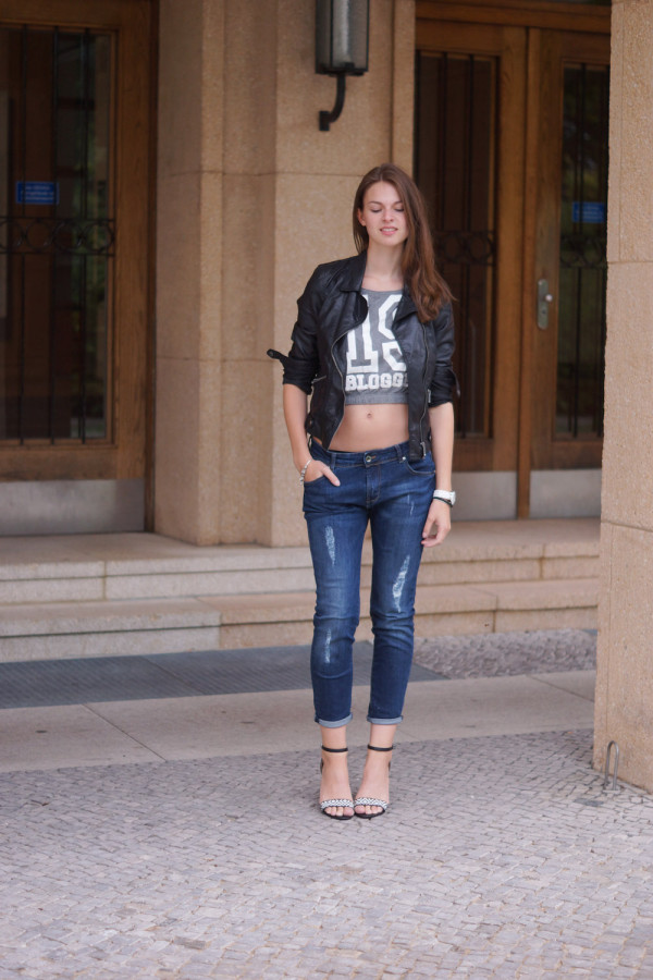 Mood Week - Crop Top and Boyfriend Jeans