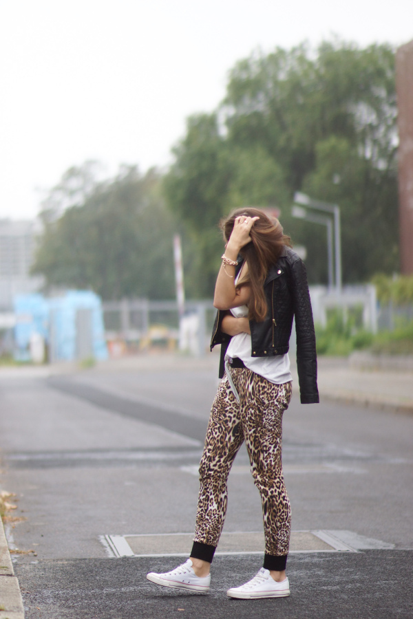Leopard print combined with white