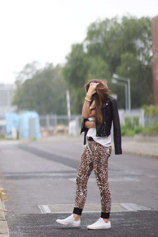 Mood Week - How to wear Leo Sweet Pants