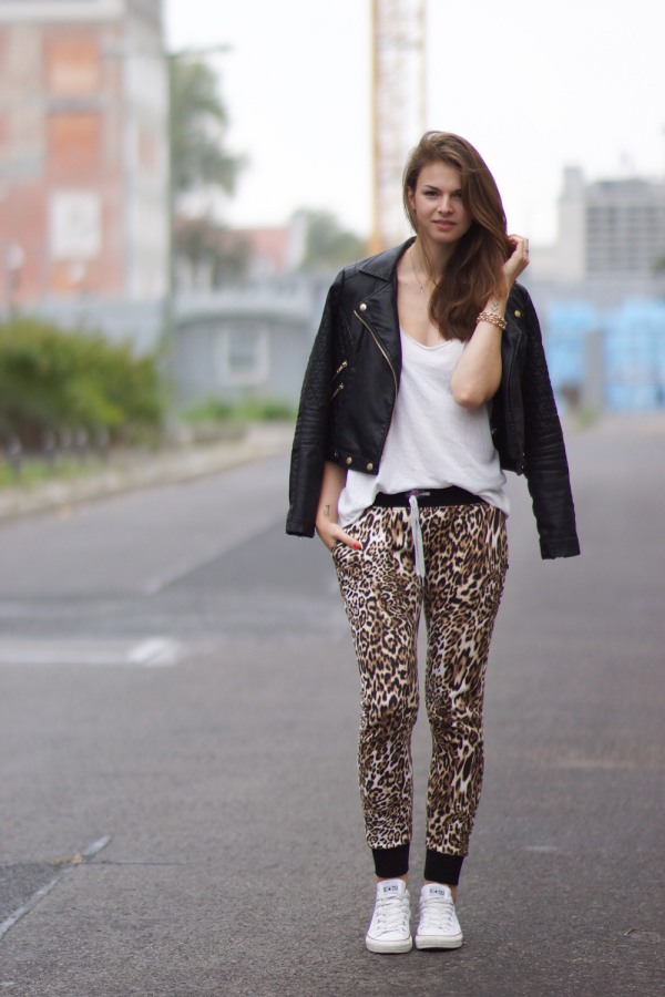 How to wear Leo Print