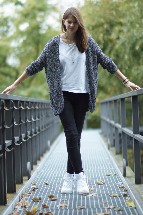 women wearing air force 1