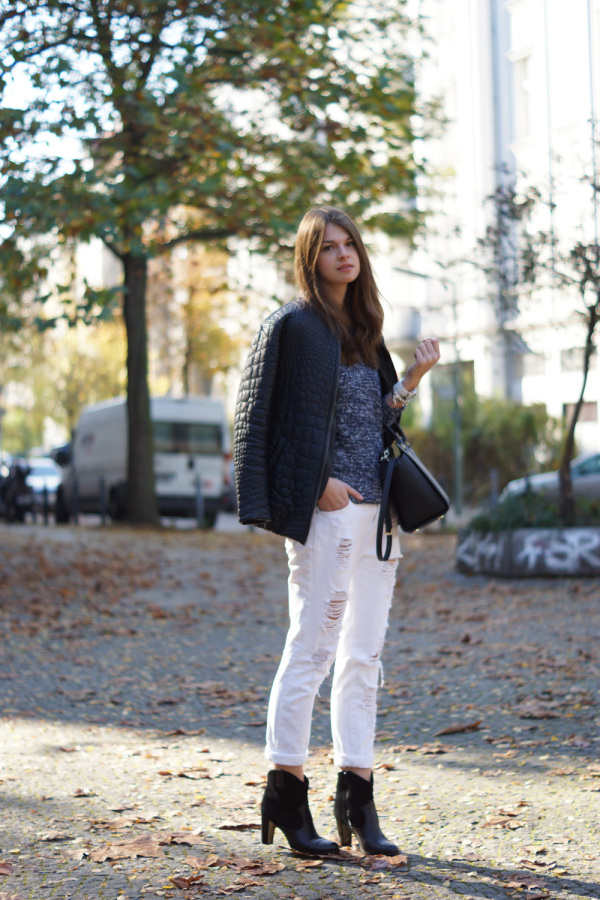 blue and white outfit in autumn