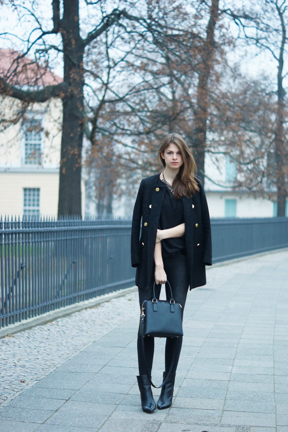 Festliches Outfit: Stilettos mit Ponyfellimitat