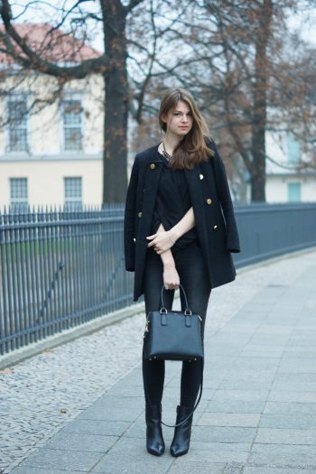 Festliches Outfit: Stilettos mit Ponyfellimitat