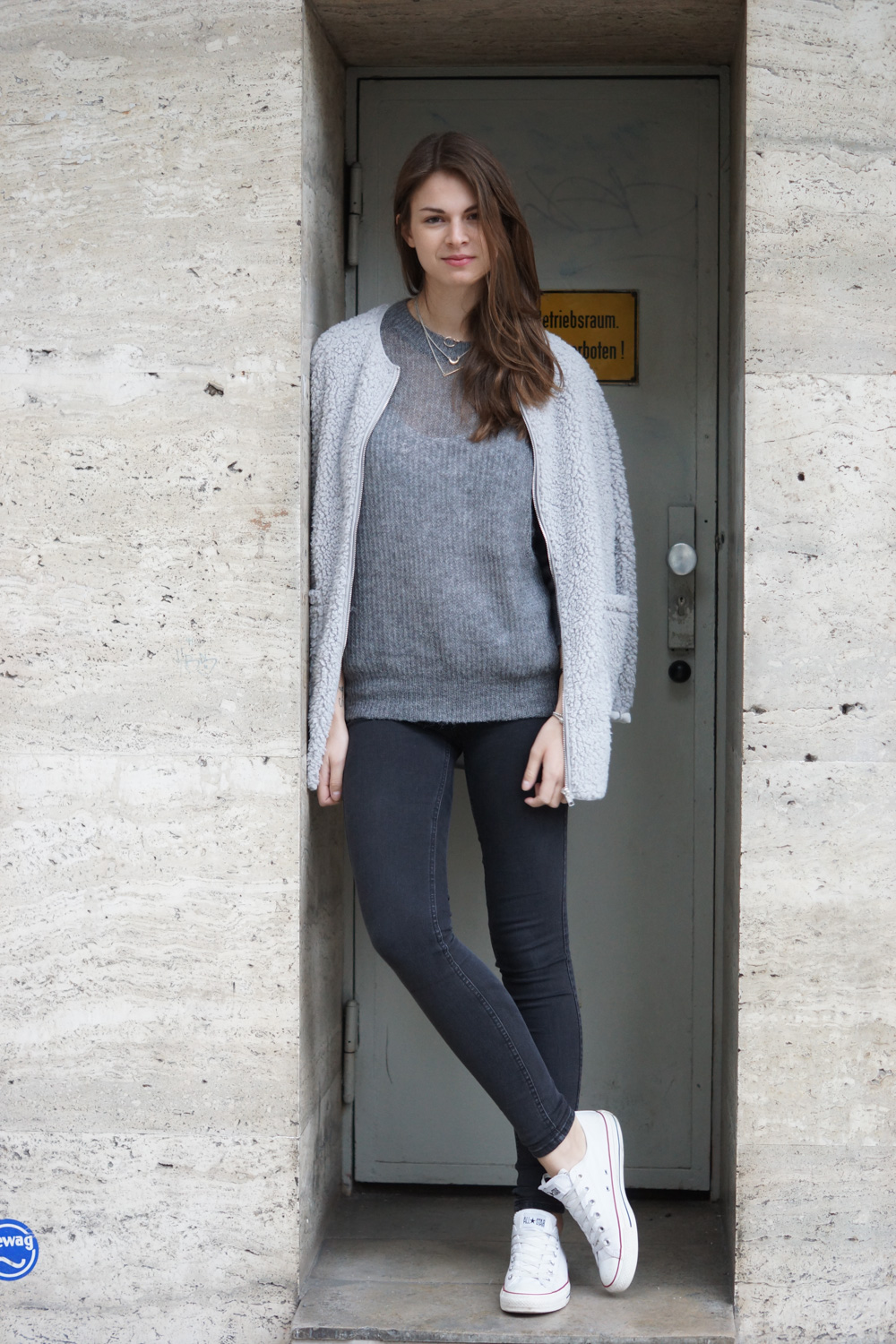 Zurück zu Grau - komplett graues Outfit