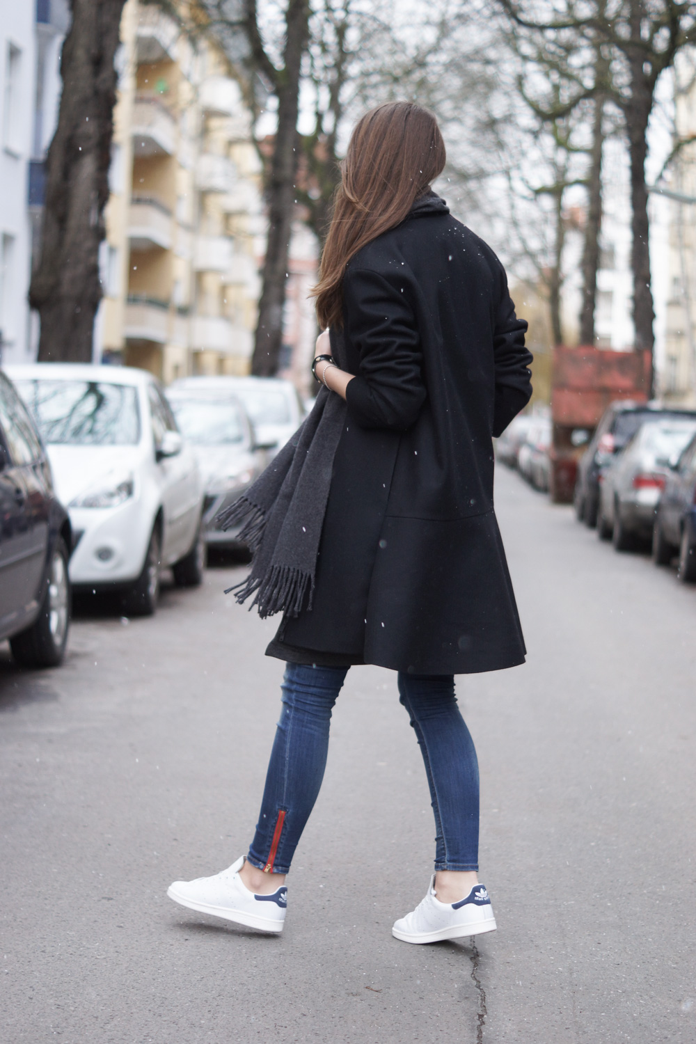 jeans with red zipper