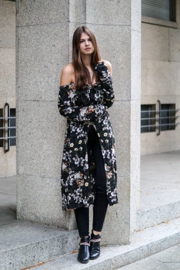 Mit Gürtel und Schulterfrei