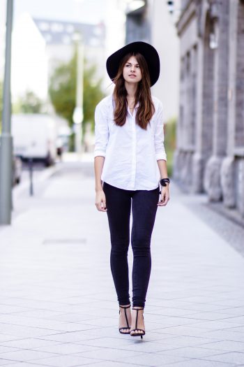 Weißes Shirt mit Rückenausschnitt