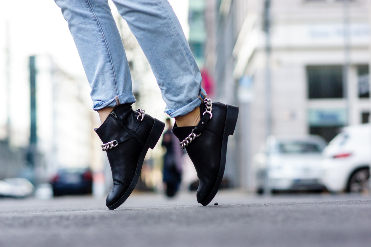 Zara Boots mit Kette