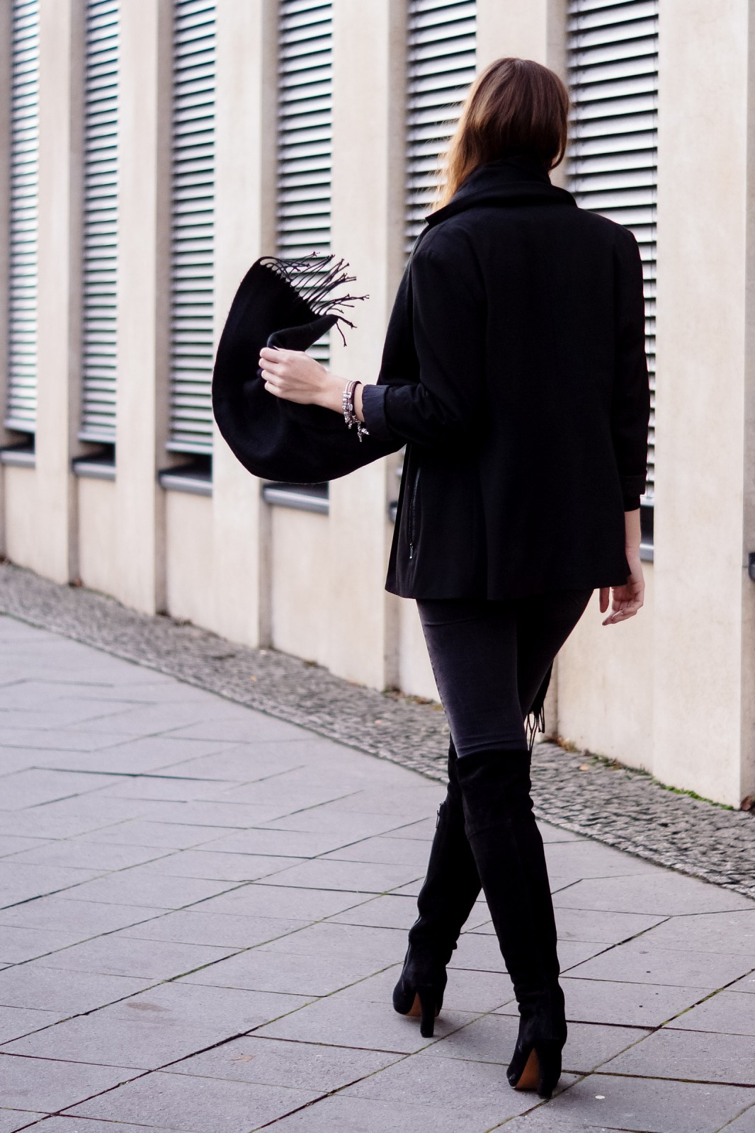 Schwarz-graues Winter Outfit