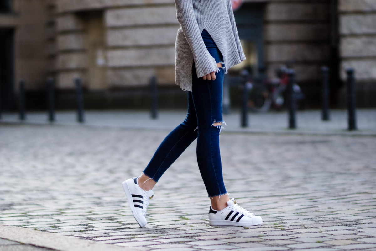 How to wear white sneaker