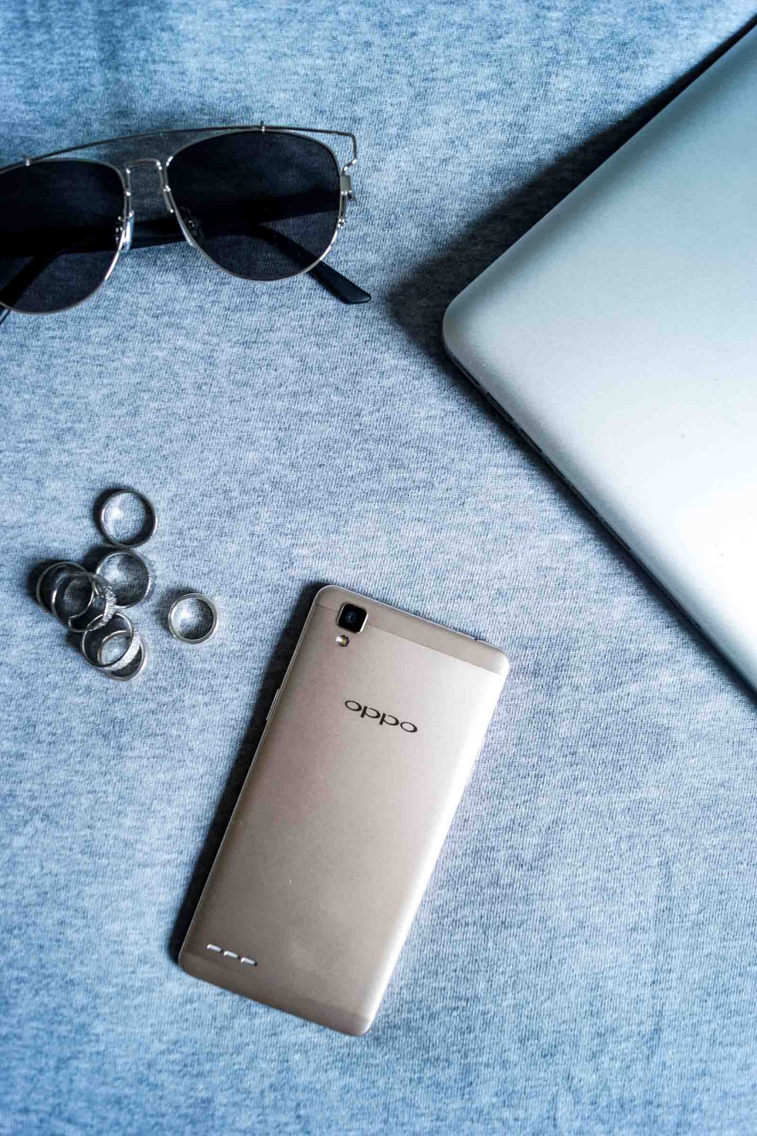 OPPO_flatlay-1