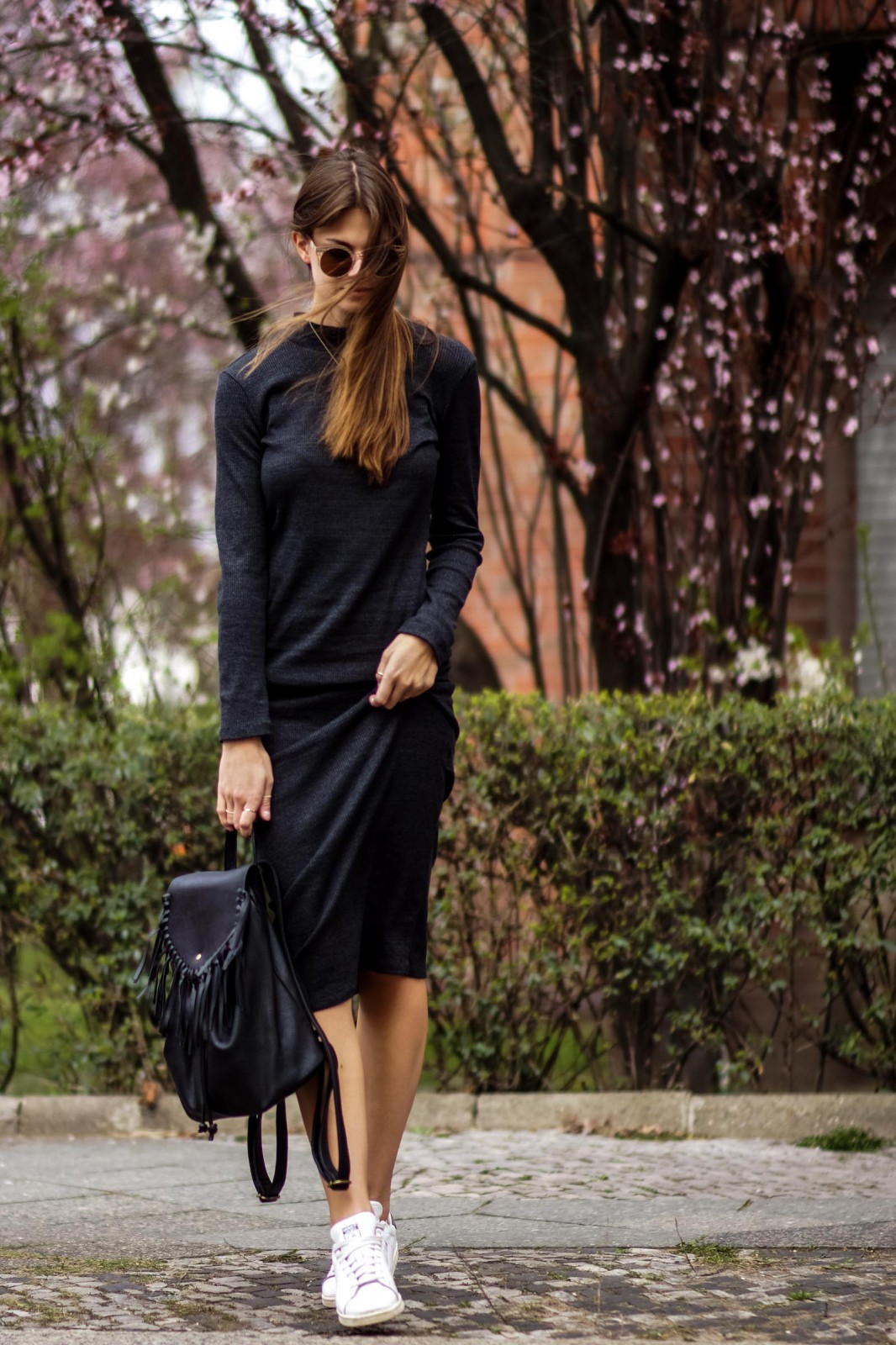 Mididress and sneakers