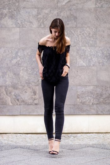 Schulterfreies Top mit Spitze