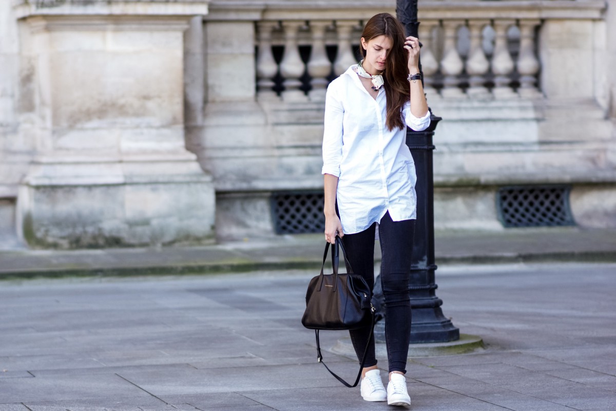 How to wear white sneakers