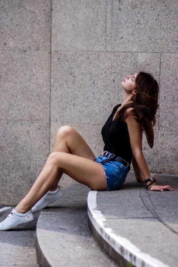 Weiße Sneakers sind immer eine gute Idee