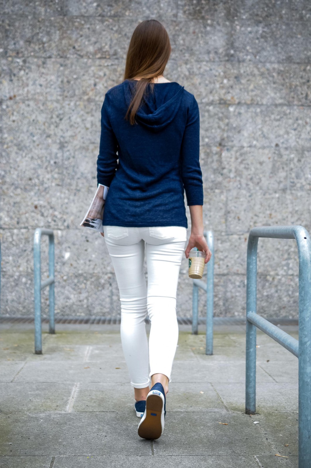 How to wear white jeans