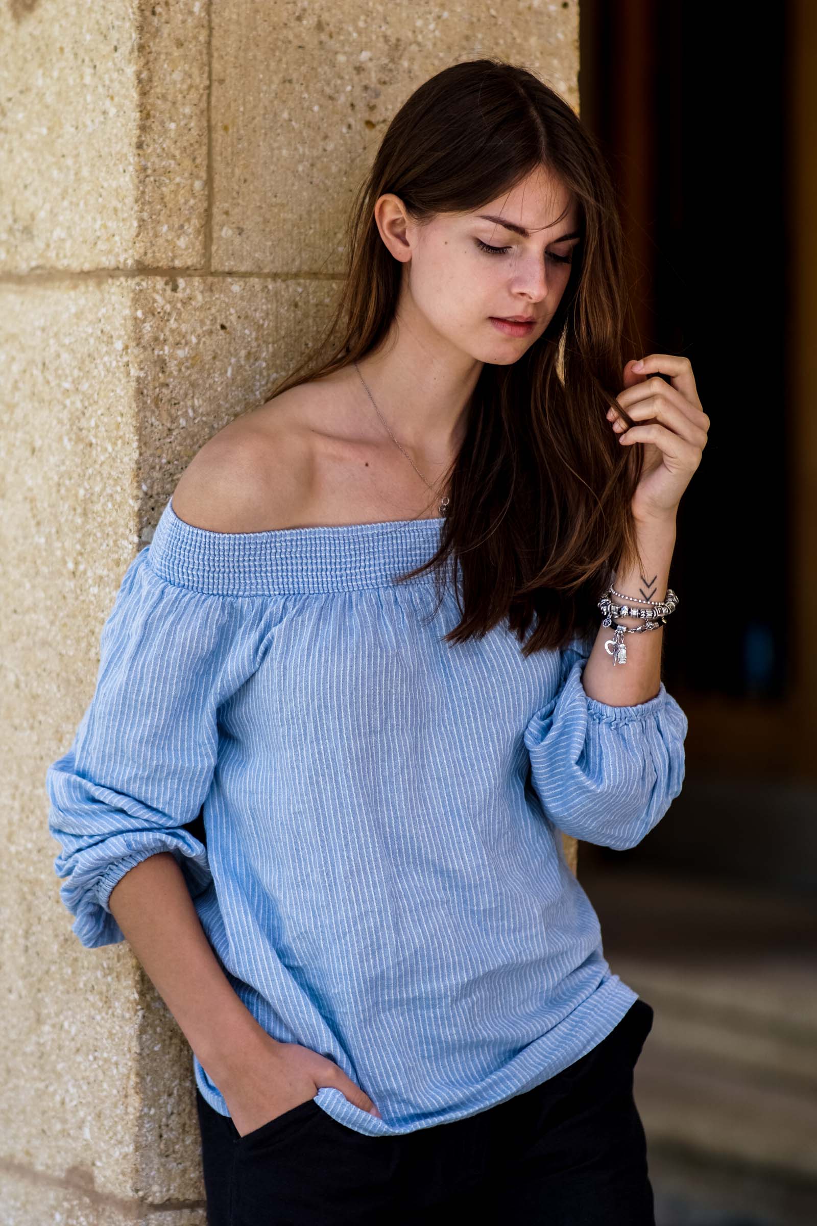 outfit with blue sneakers