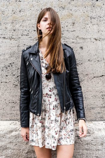 Blumenkleid und Boots