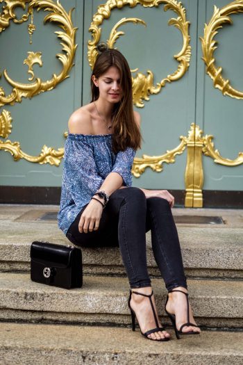 Gemustertes Off-Shoulder Shirt