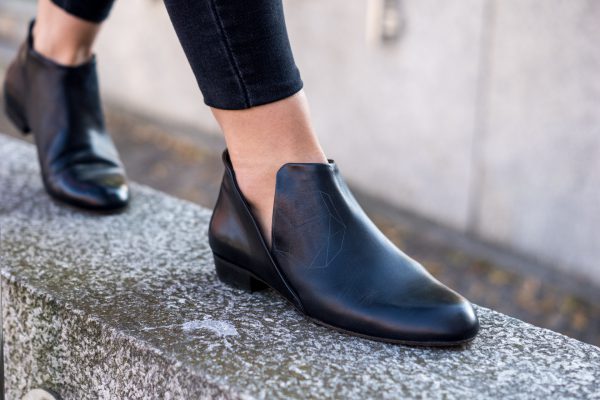 Schuhe mit Cut-Out