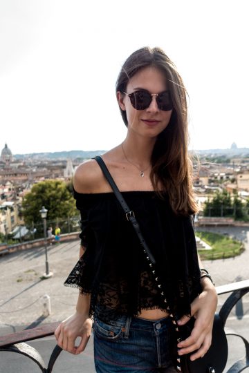 Wie trägt man ein cross-body Tasche
