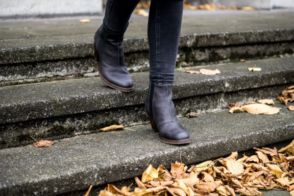 How to wear black Boots