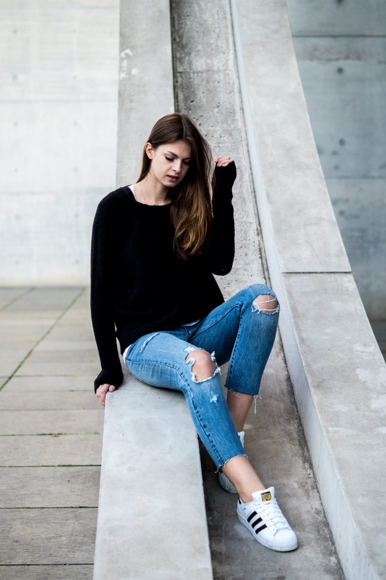 Black / Blue || Autumn Basics || Blue Jeans, Black Sweaters