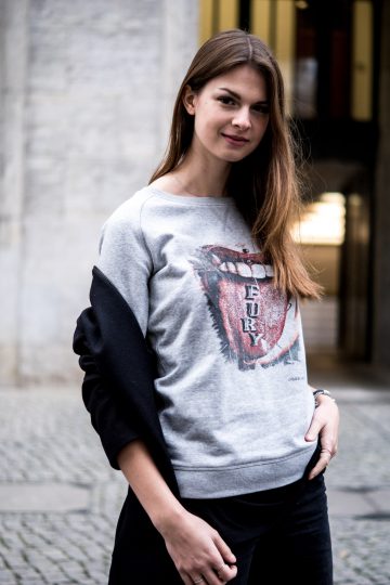 Wie trägt man einen grauen Pullover