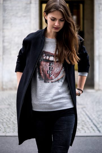 Wie trägt man ein grauen Sweatshirt
