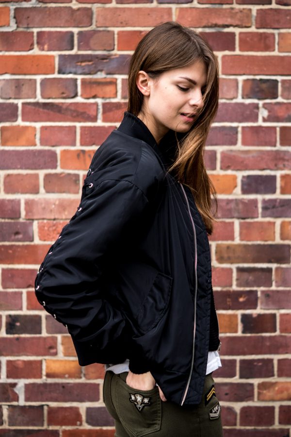 How to wear a bomber jacket