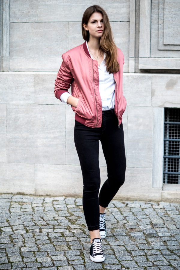 Pinke Bomberjacke