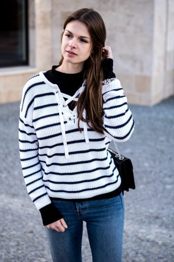 Rollkragenpullover x Pullover mit Schnürung