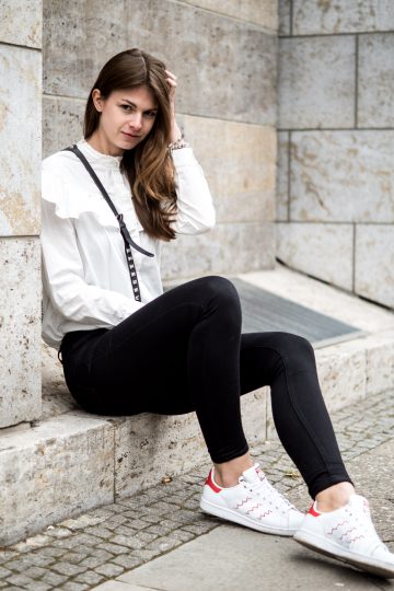 Wie trägt man eine schwarze Hose
