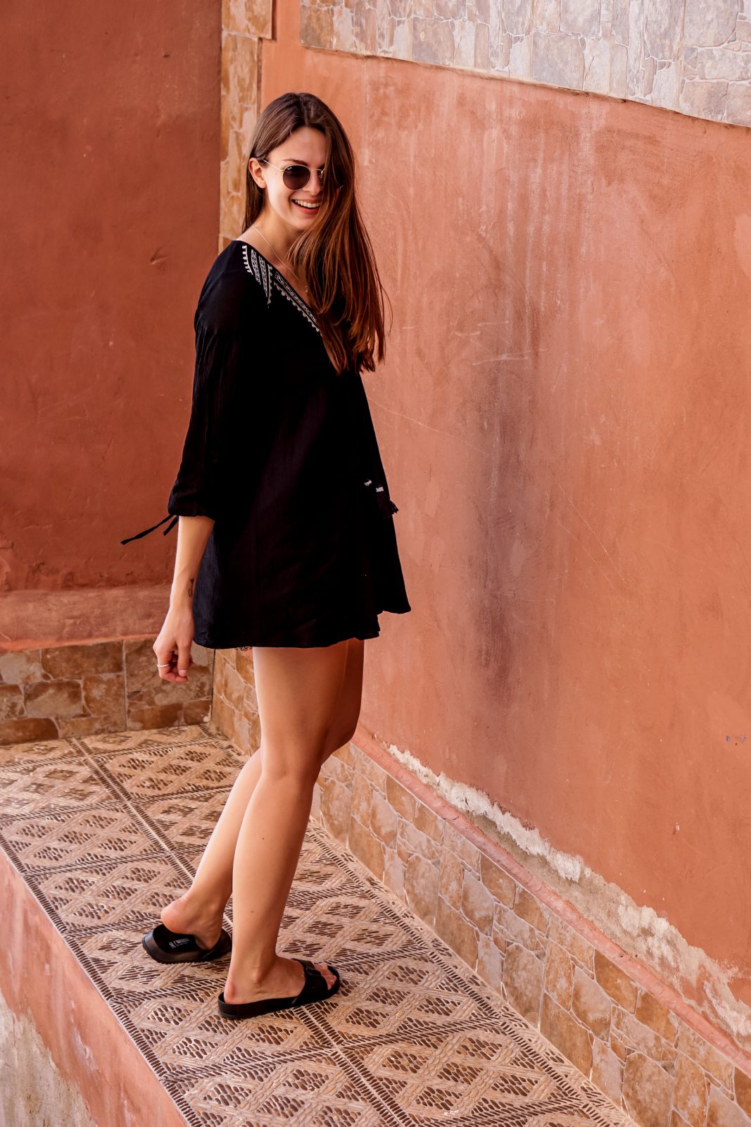 Colourful walls in Morocco and a black dress || Travel and Fashion Blog