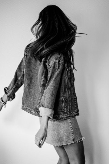 Wie trägt man eine Jeansjacke