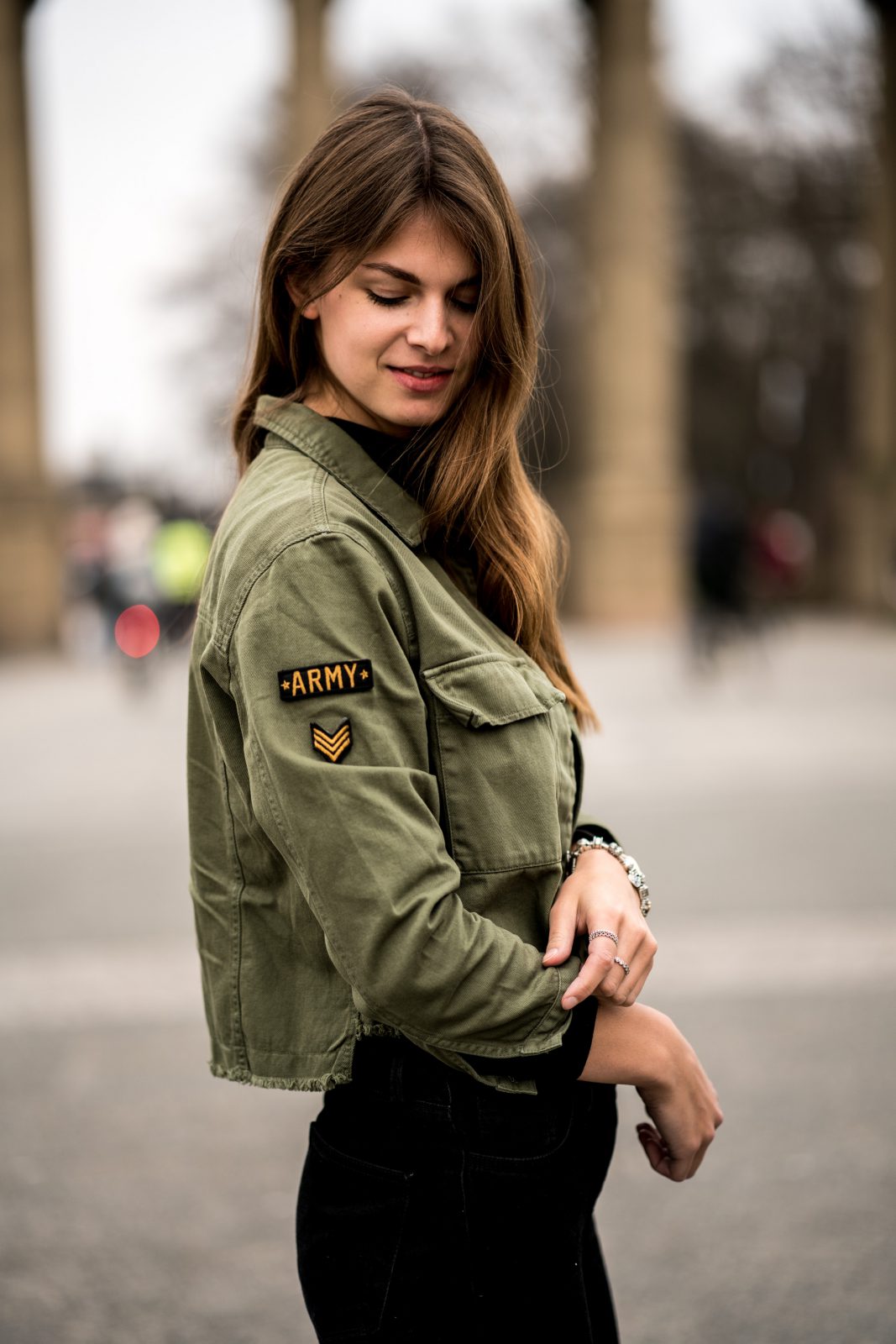 How to wear a cropped army jacket Fashionblog Berlin