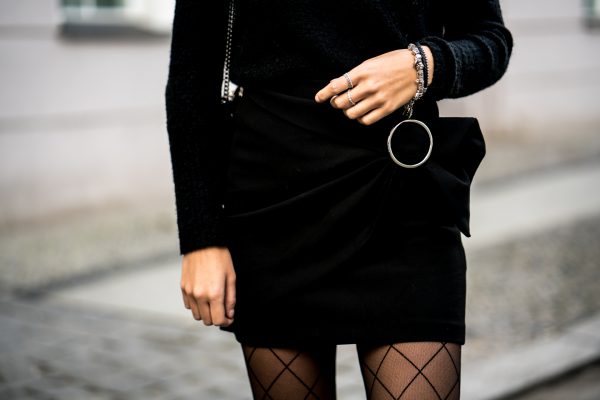 how to wear fishnet tights