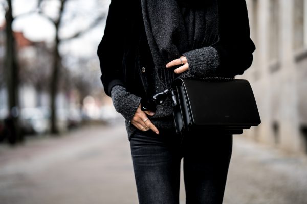 how to wear a black bag