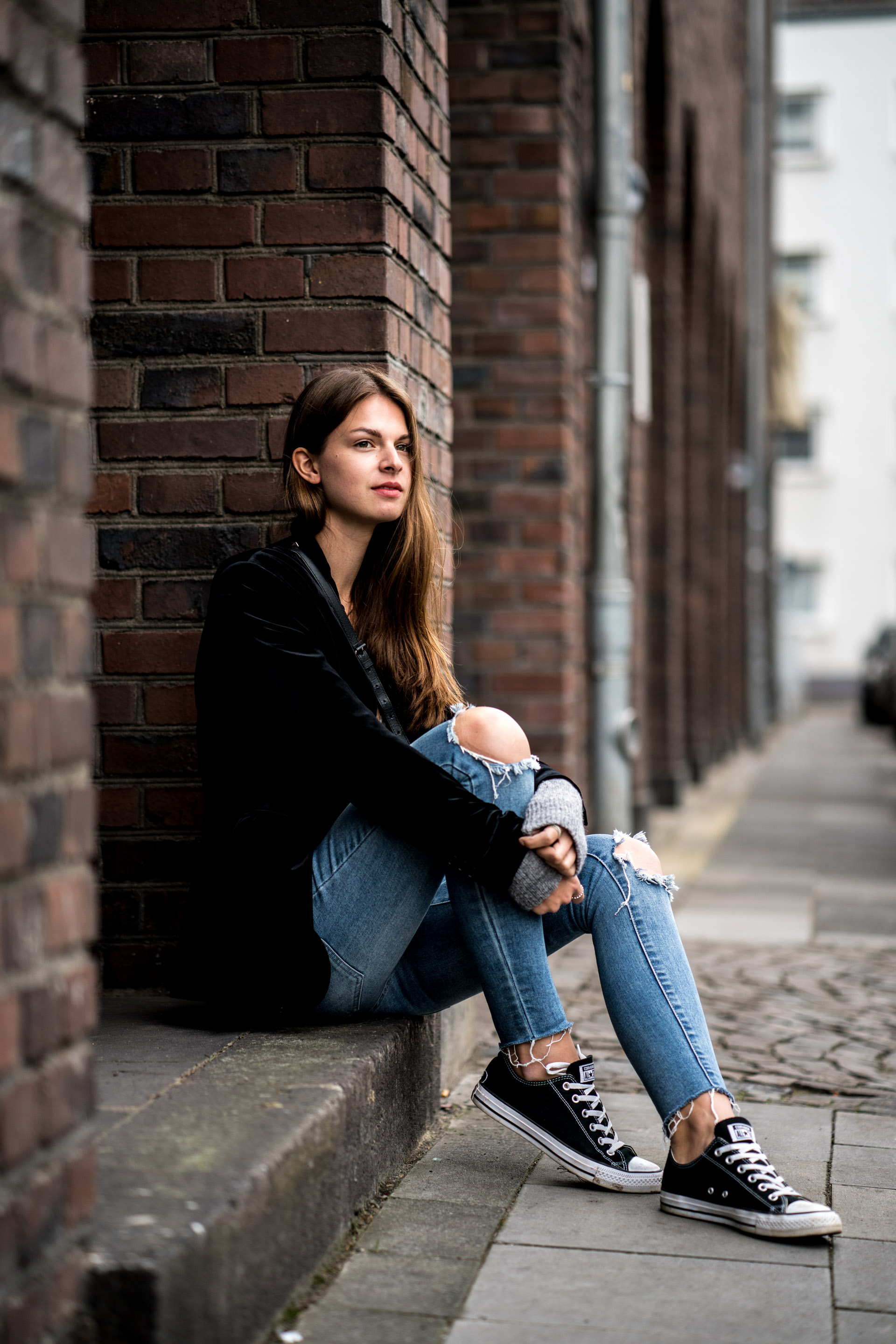 How to wear a black velvet blazer Casual Chic Outfit