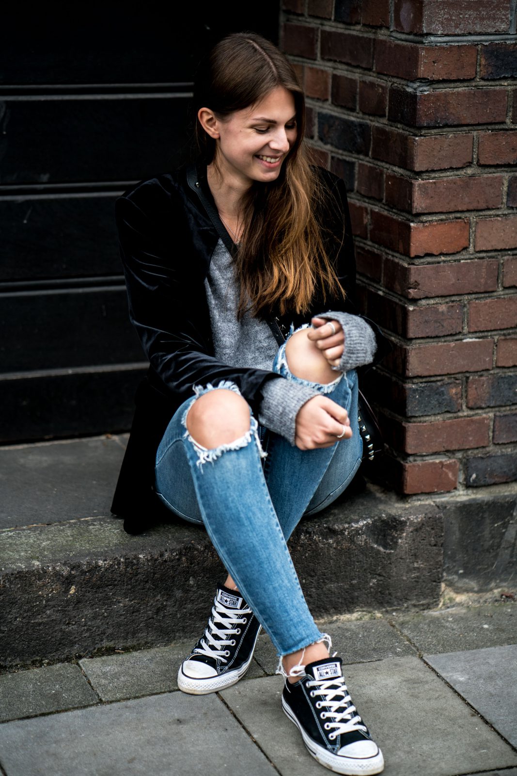 How to wear a black velvet blazer Casual Chic Outfit