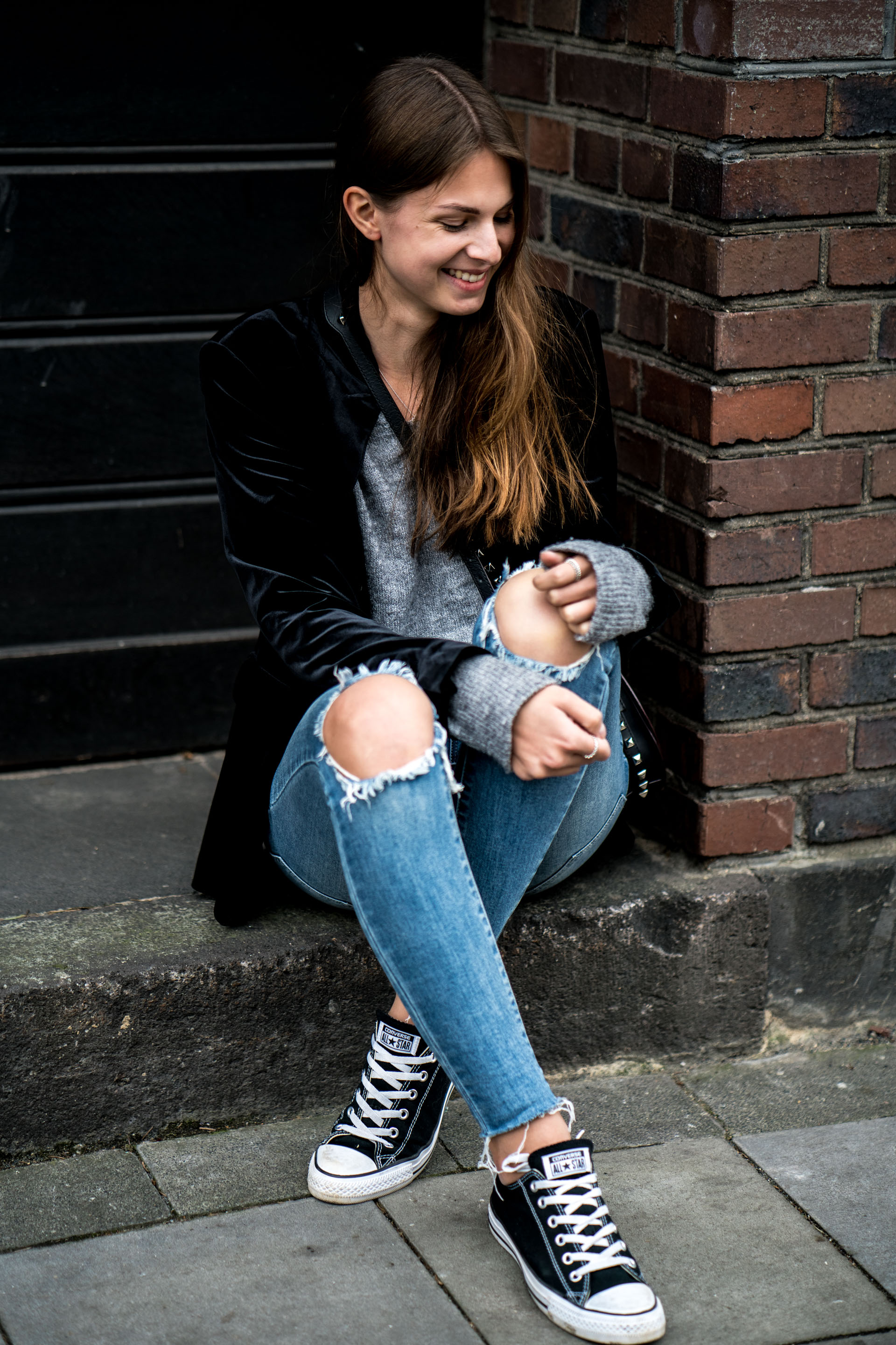 How to wear a black velvet blazer Casual Chic Outfit