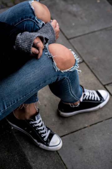 Jeans mit LÃ¶chern am Knie