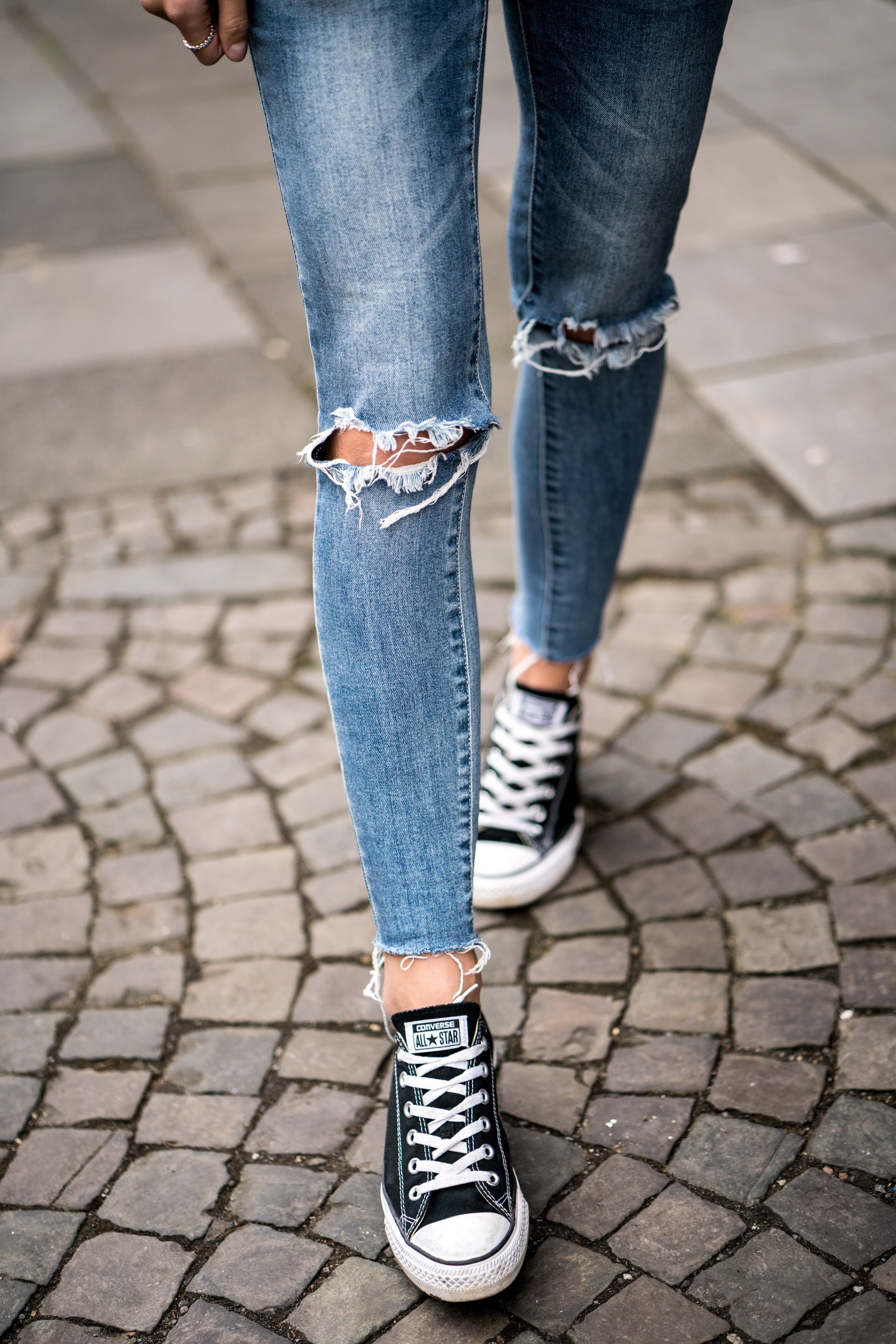 How to wear a black velvet blazer Casual Chic Outfit